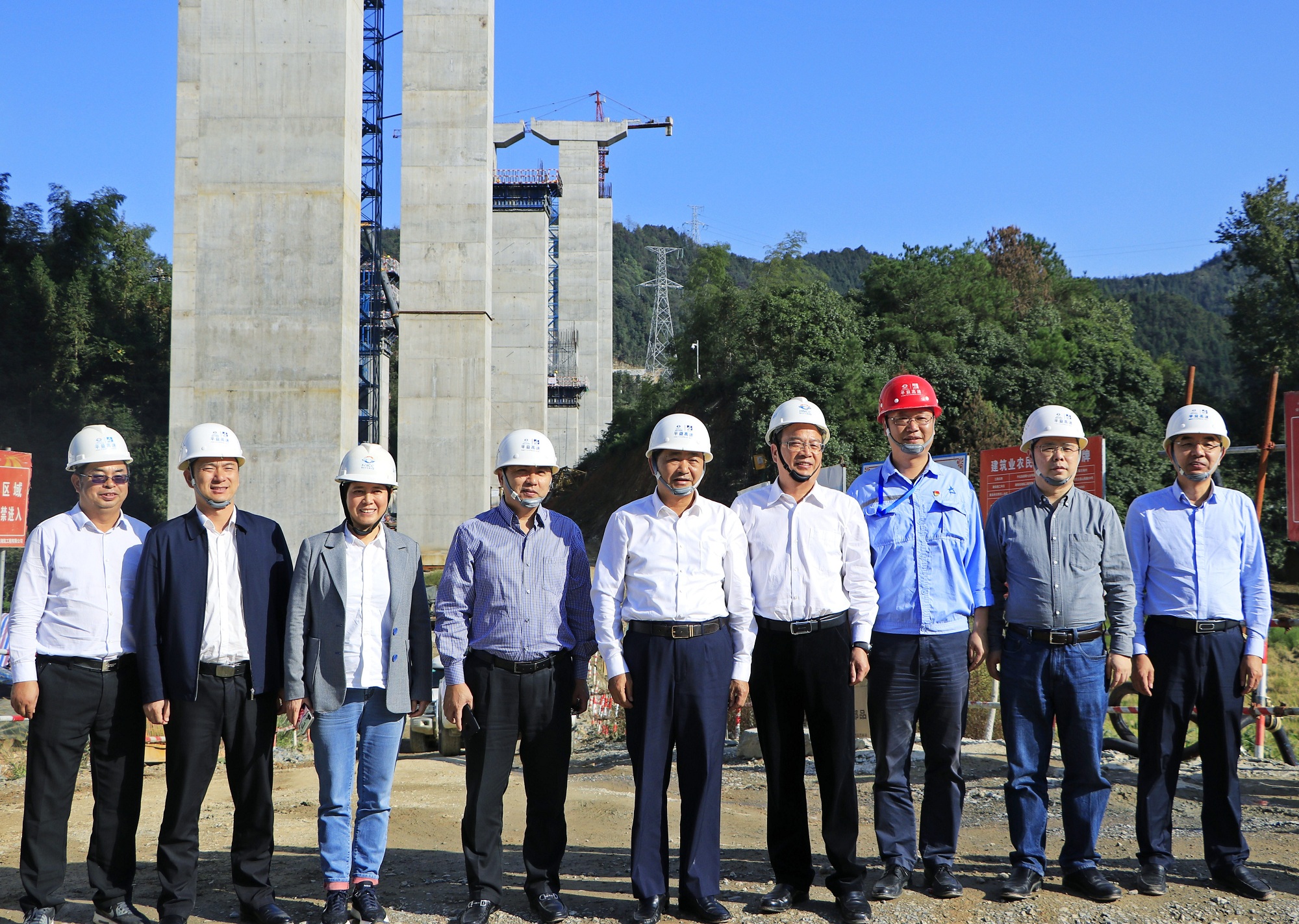 20201030142263.jpg 周雄飞调研指导平伍7标项目建设_副本.jpg