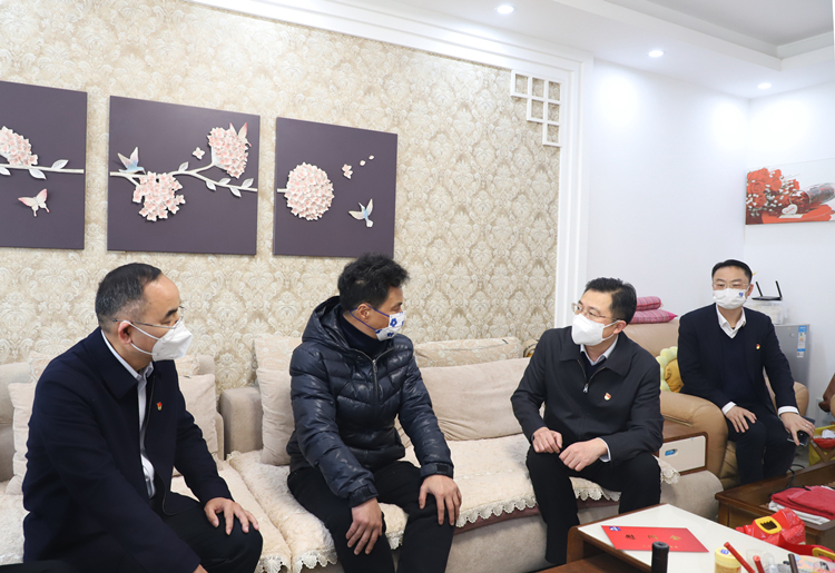 20230116603520.jpg 慰问李志刚_3167--.JPG