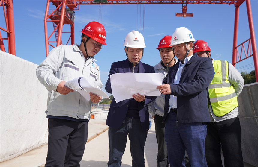 20251121100539.jpg 周强调研督导桃源枢纽二线桥梁项目建设_副本.jpg