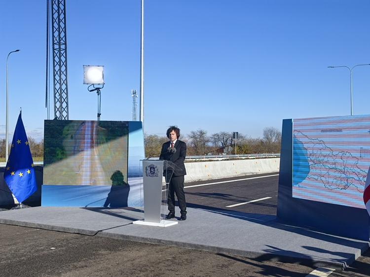 20251218384962.jpg 总理揭晓讲话23_副本.jpg